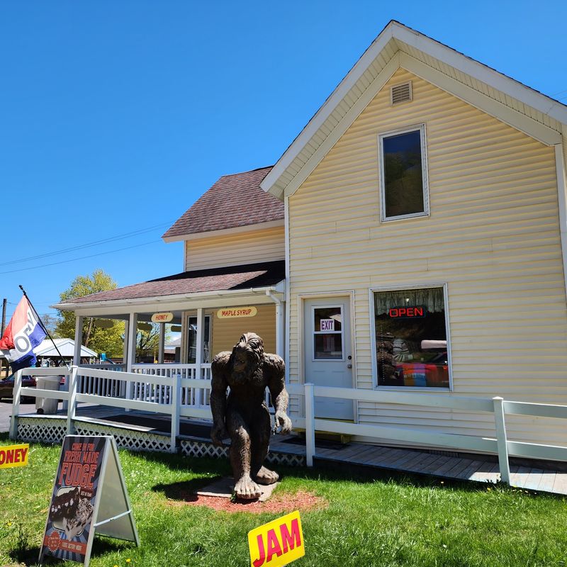 Muldoon's Pasties & Gifts - Munising Muldoon's Pasties & Gifts - Munising