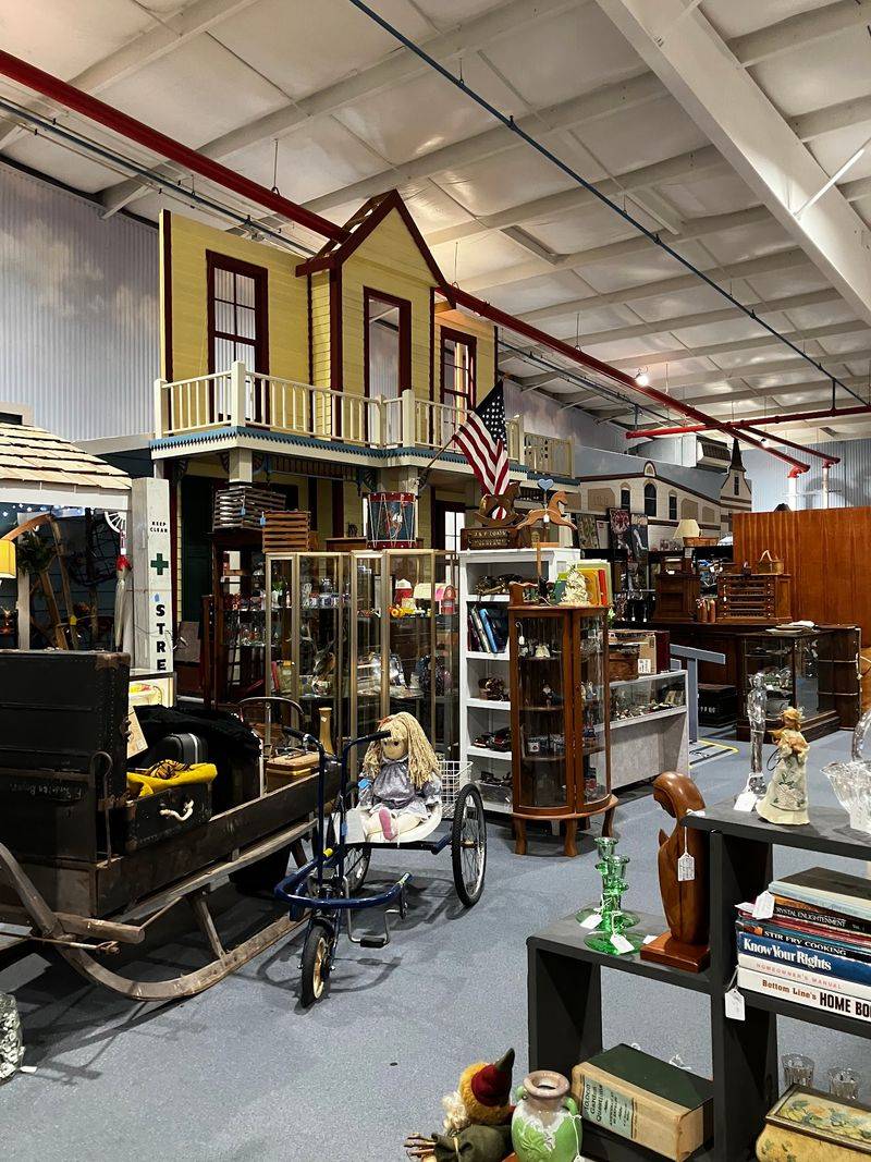 Why Exit 76 Keeps Landing on Indiana Antique Must-Visit Lists