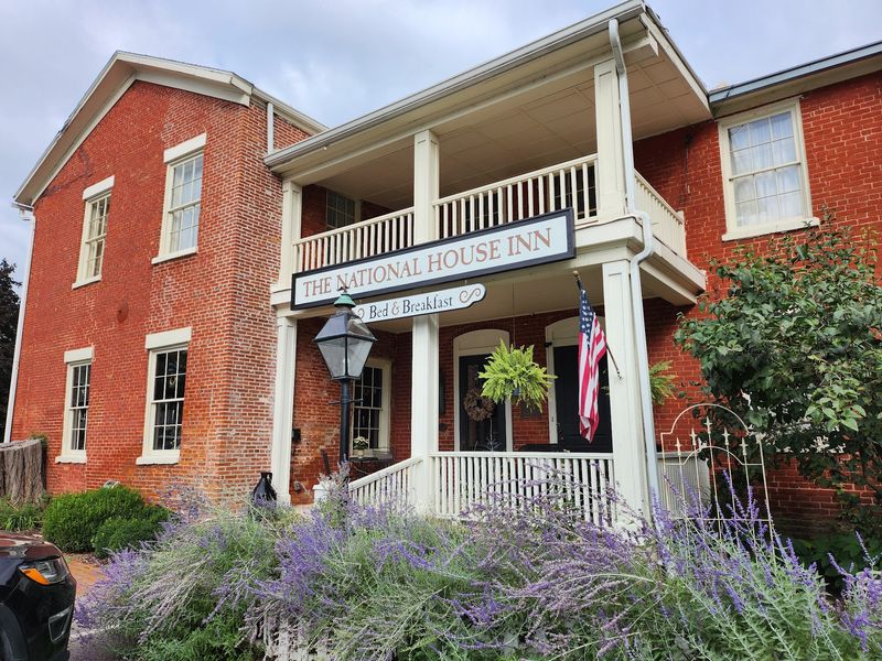 National House Inn - Marshall