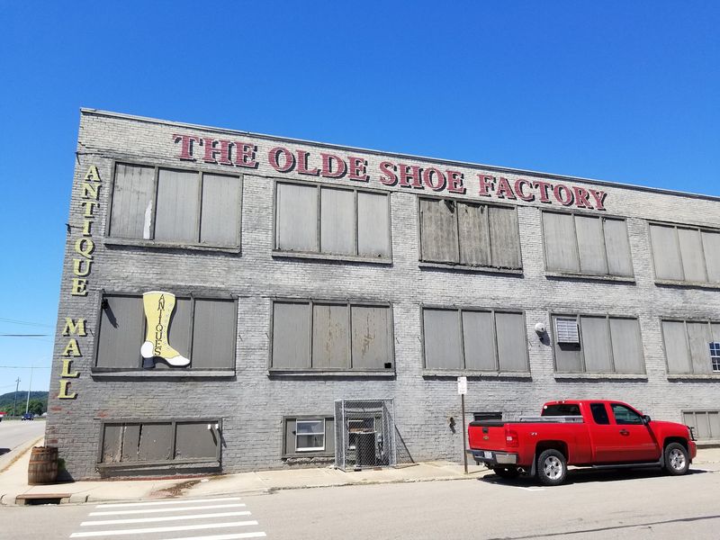 Olde Shoe Factory Antique Mall, Lancaster