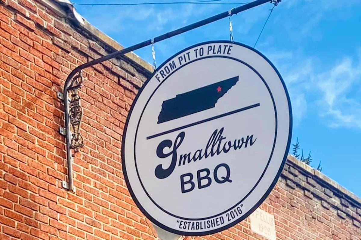 One of Tennessee's Best BBQ Spots Is Hiding in a Tiny Town Most People Drive Right Past