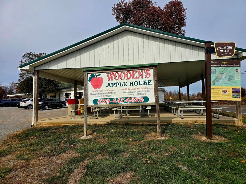 Oren Wooden's Apple House, Pikeville Oren Wooden's Apple House, Pikeville