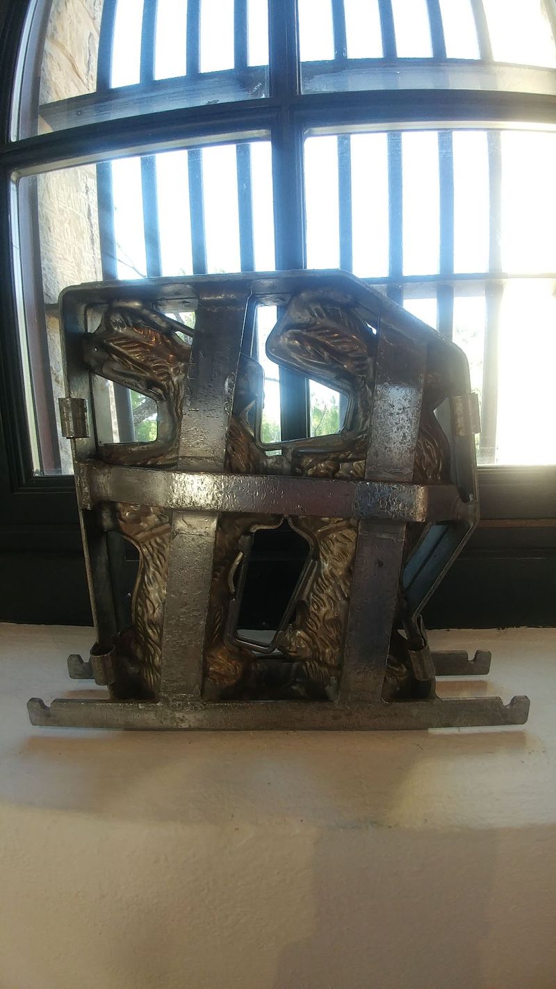 Original Jail Cells Preserved as Gallery Space