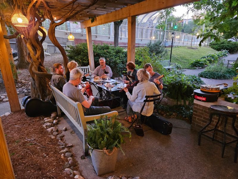 Outdoor Seating That Changes The Mood