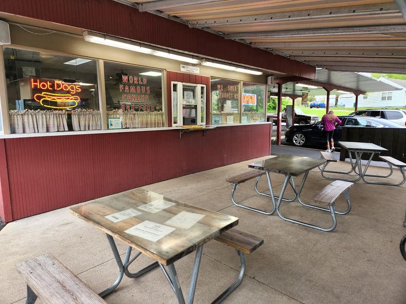 Outdoor Seating That Fits a Warm Ohio Evening Outdoor Seating That Fits a Warm Ohio Evening