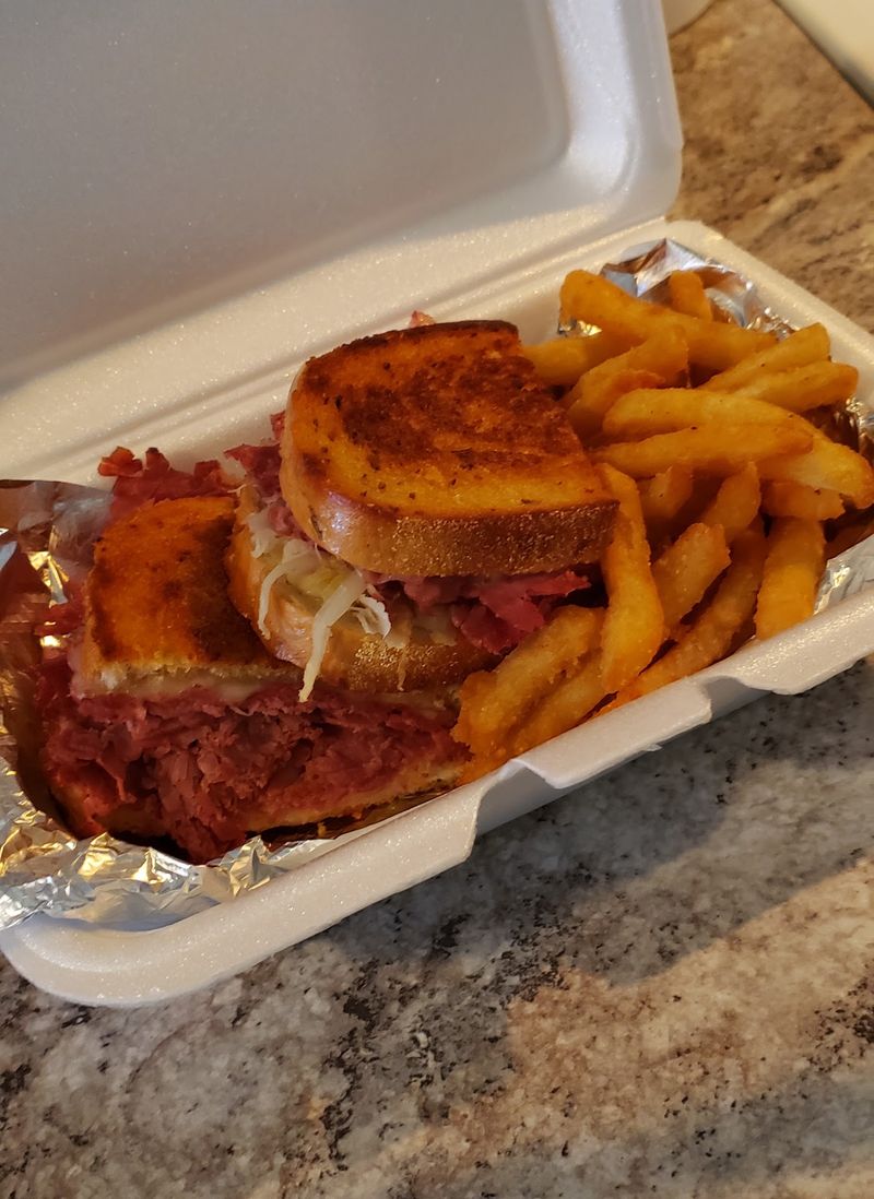 Pastrami and Reubens Keep the Deli Spirit Alive Pastrami and Reubens Keep the Deli Spirit Alive