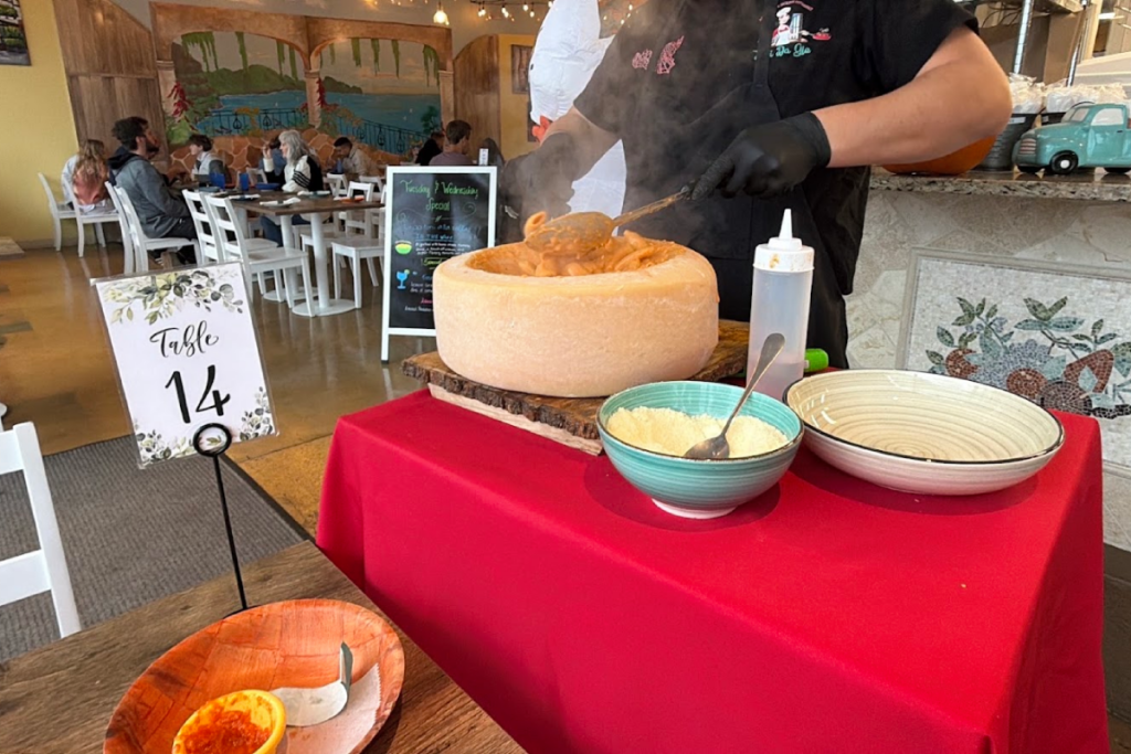 People Come to This Tennessee Restaurant Just for the Famous Pasta Wheel
