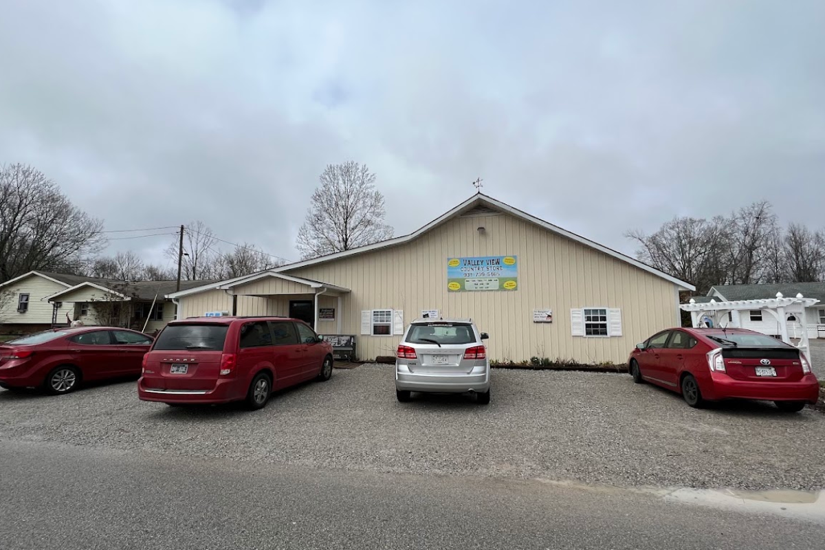 People Drive Into Rural Tennessee Just for the Baked Goods at This Mennonite Country Store