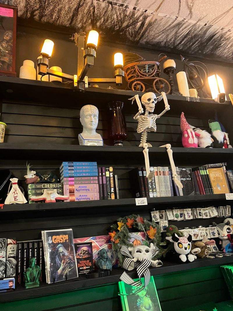 Perfect Atmosphere for Spooky Browsing Perfect Atmosphere for Spooky Browsing
