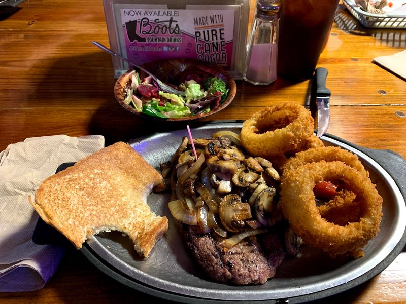 Perfectly Seasoned Chop Steak with Mushrooms and Onions Perfectly Seasoned Chop Steak with Mushrooms and Onions