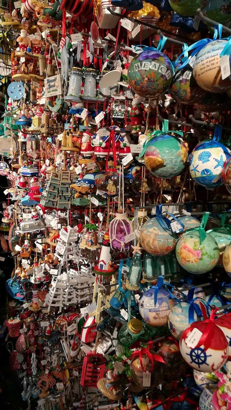 Personalized Ornaments Turn Vacations Into Traditions