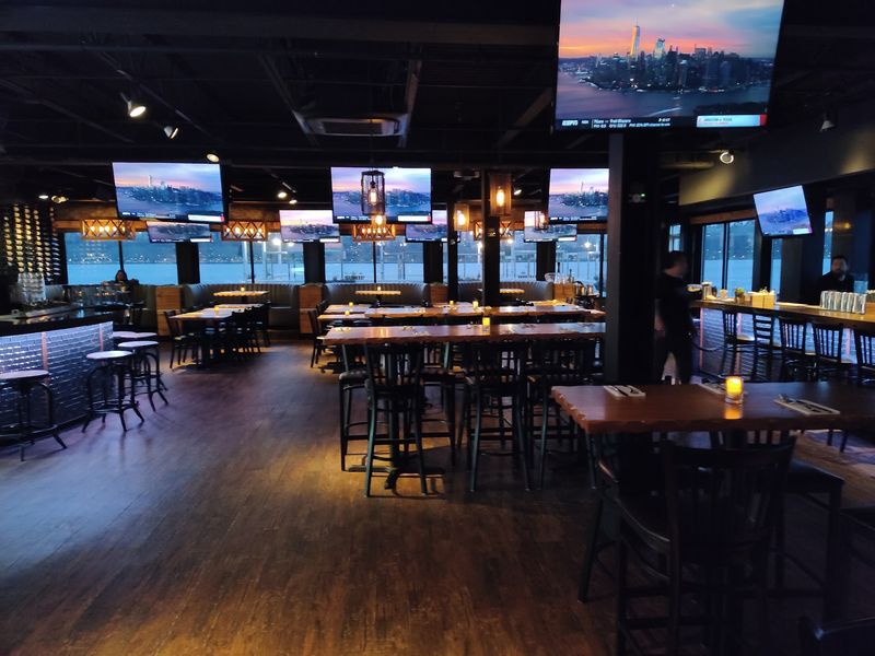 Pier 115 Bar & Grill - Edgewater