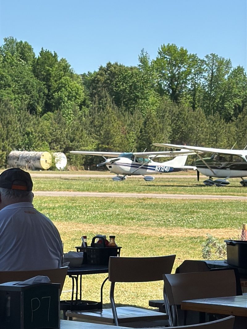 Pilots Can Actually Fly In for Lunch Pilots Can Actually Fly In for Lunch