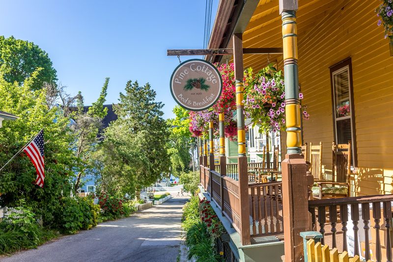 Pine Cottage Bed and Breakfast - Mackinac Island