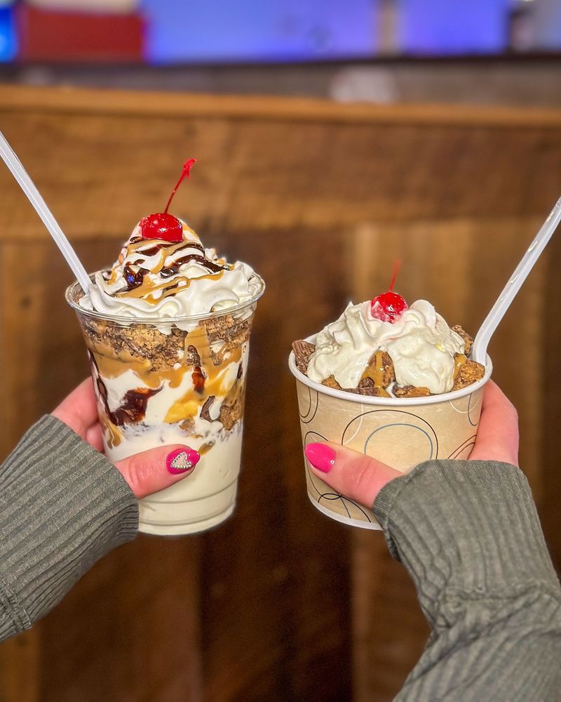 Pizza Burgers and Ice Cream Make It Easy to Stay All Day Pizza Burgers and Ice Cream Make It Easy to Stay All Day