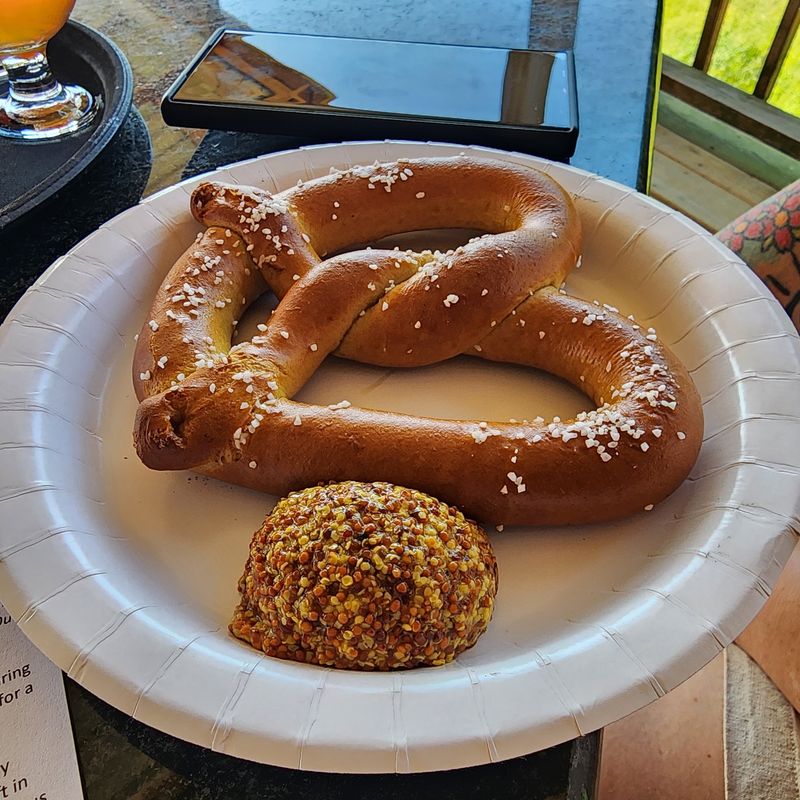 Pizza and Pretzels Turn a Stop Into a Meal Pizza and Pretzels Turn a Stop Into a Meal