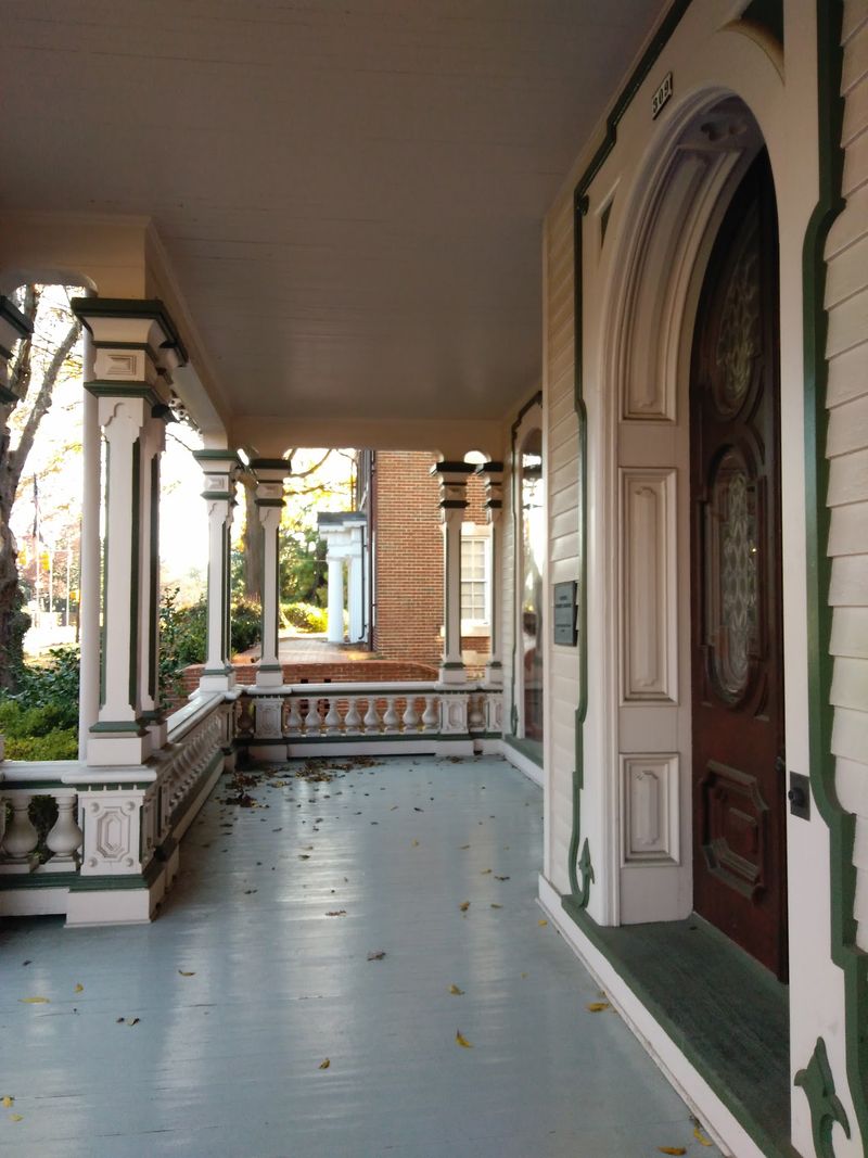 Porches With Scallops, Curves, And Old-School Grace