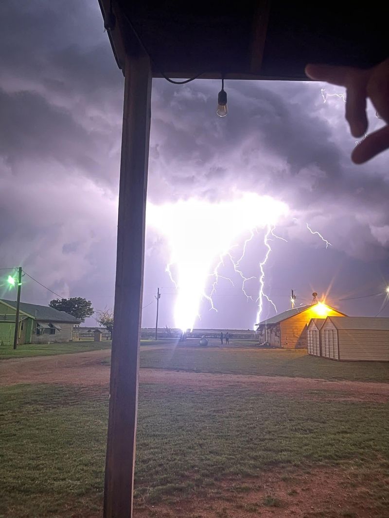Prepare for Severe Thunderstorms and Tornadoes Prepare for Severe Thunderstorms and Tornadoes