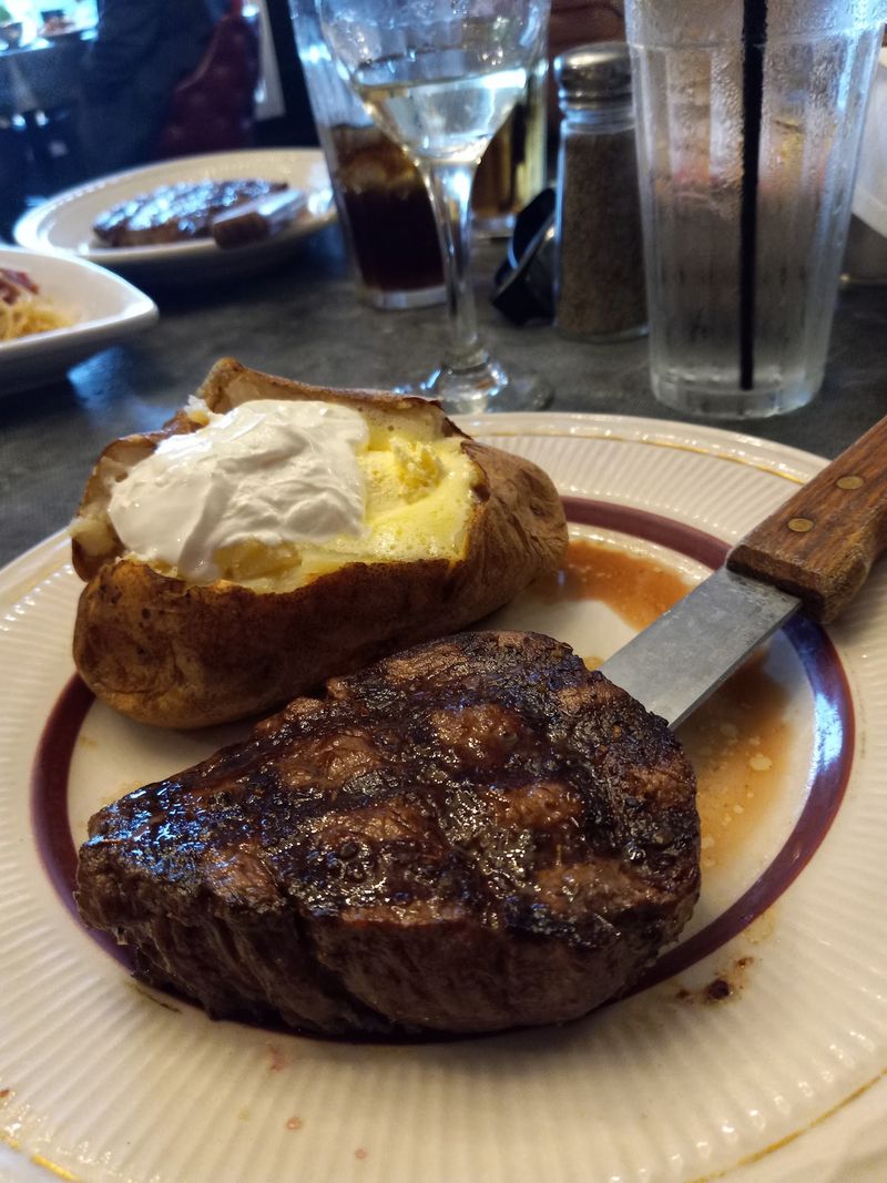 Prime Rib That Keeps Customers Coming Back for Decades Prime Rib That Keeps Customers Coming Back for Decades