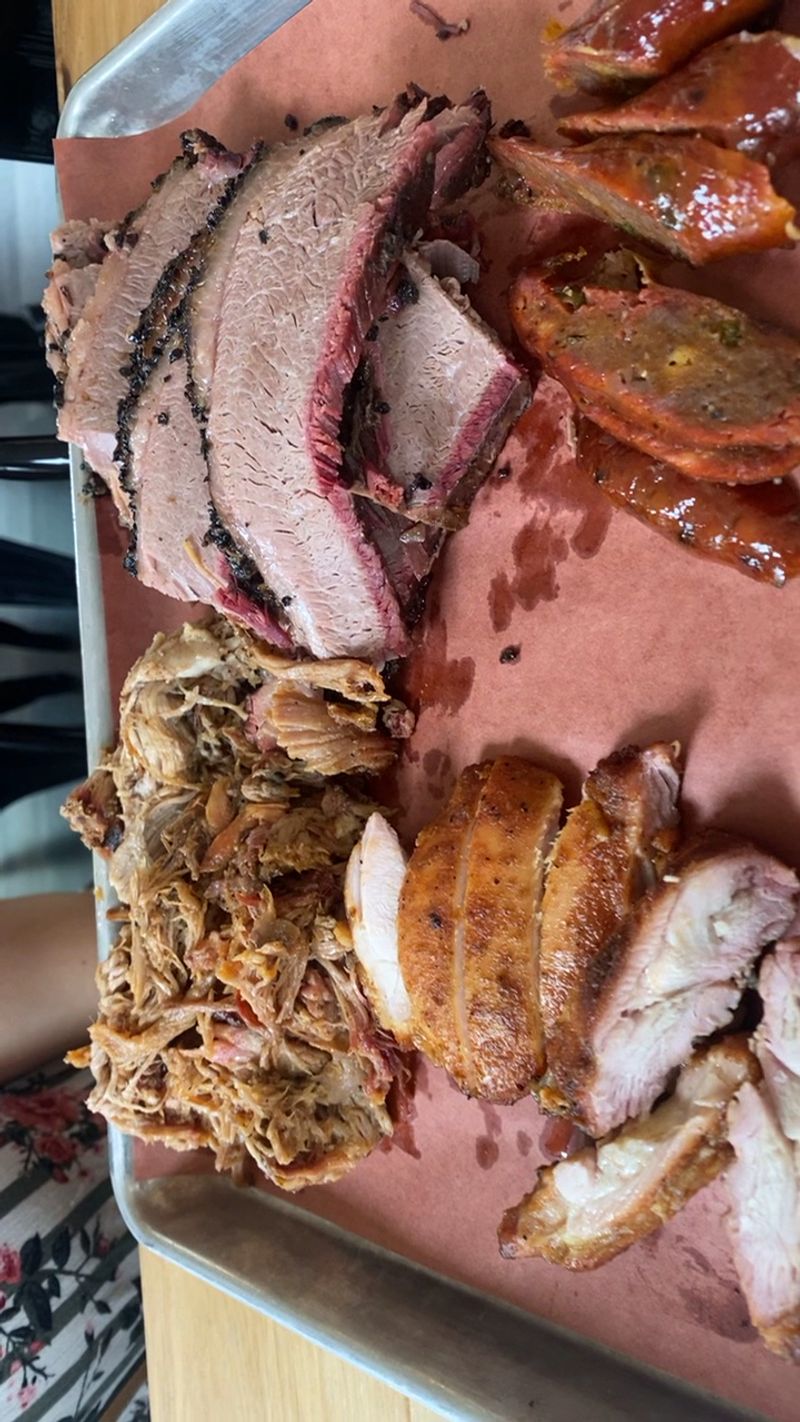 Pulled Pork And Samplers Make Choosing Easy