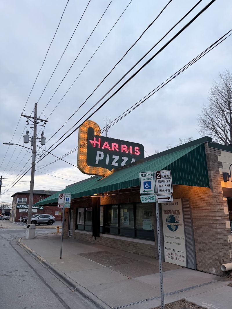 Harris Pizza (Rock Island)