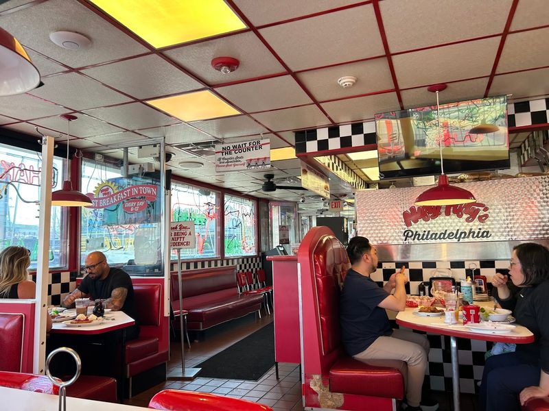 Retro Surroundings Make Every Shake Feel Better Retro Surroundings Make Every Shake Feel Better