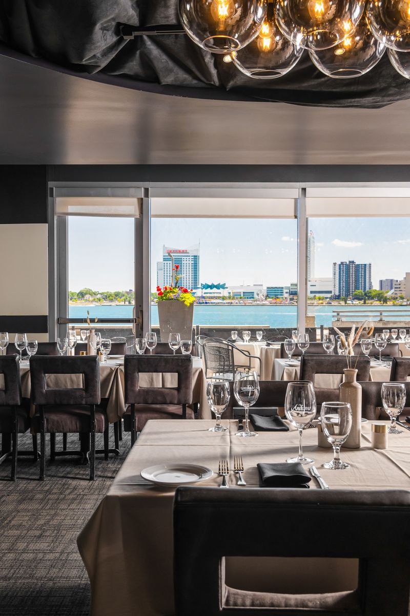 River Views That Compete With The Plate River Views That Compete With The Plate