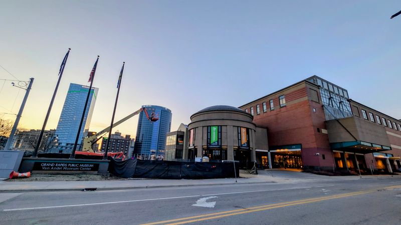 Roger B. Chaffee Planetarium - Grand Rapids