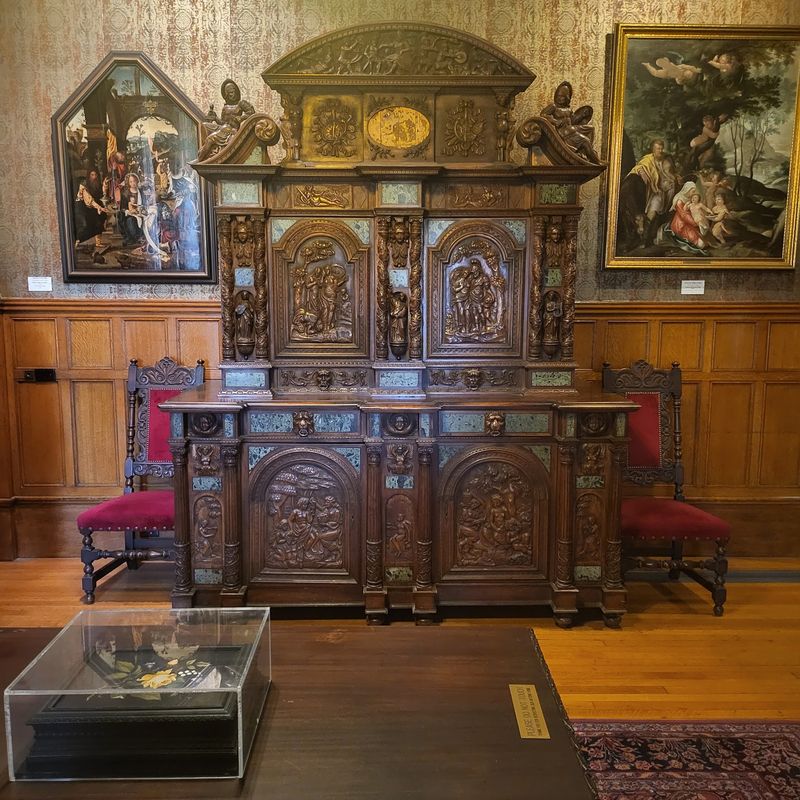 Rooms Filled with Art, Glass, and Gilded Beauty Rooms Filled with Art, Glass, and Gilded Beauty