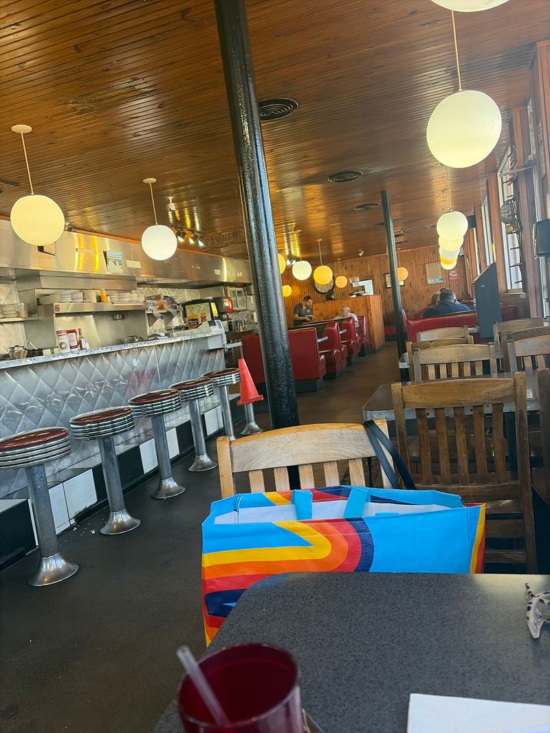 Round-the-Clock Diner Vibes