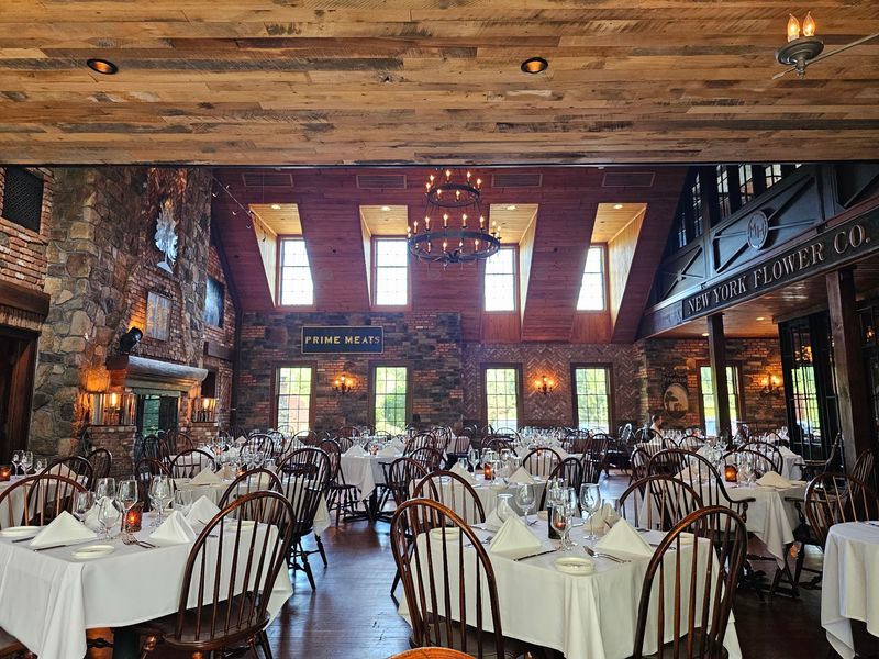 Rustic Details Give Mohawk House Its Country Lodge Charm