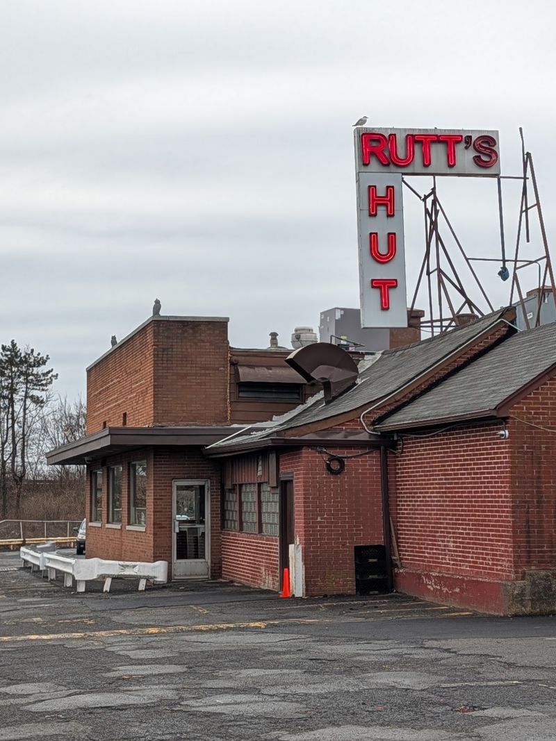 Rutt's Hut - Clifton