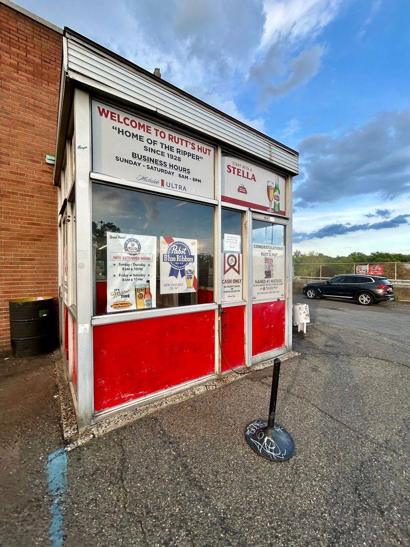 Rutt's Hut - Clifton