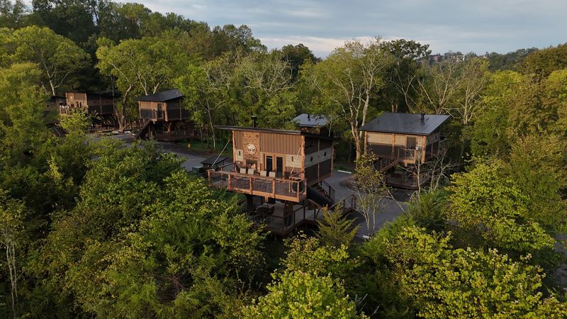 Sanctuary Treehouse Resort, Sevierville