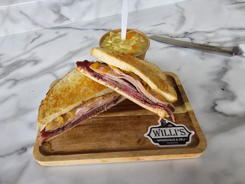 Sandwiches turned a specialty shop into a real lunch stop Sandwiches turned a specialty shop into a real lunch stop