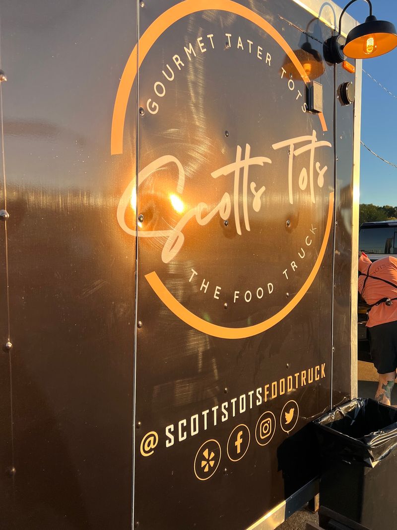 Scott's Tots Food Truck, Sweetwater
