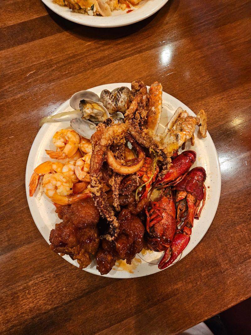 Seafood Choices Give the Buffet Extra Buzz
