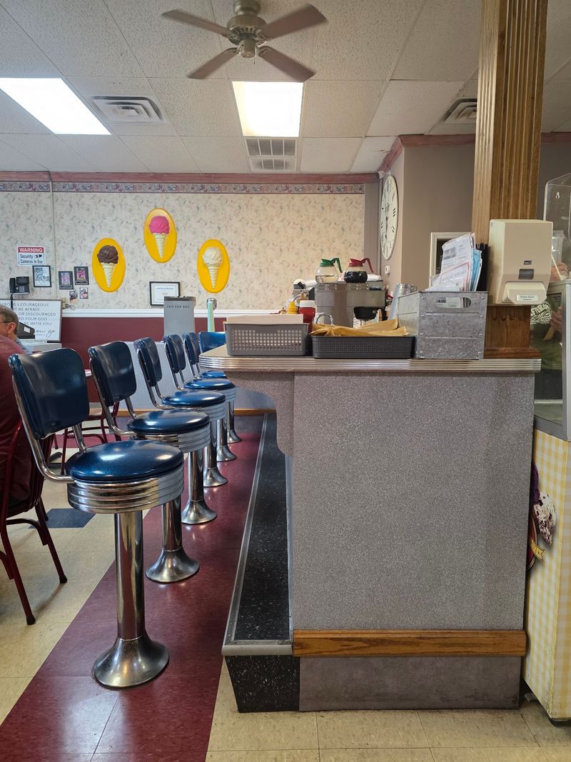 Serving Oak Ridge Locals Since 1946 Serving Oak Ridge Locals Since 1946