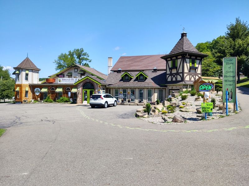 Settle In at Dutch Valley Restaurant and Bakery Settle In at Dutch Valley Restaurant and Bakery