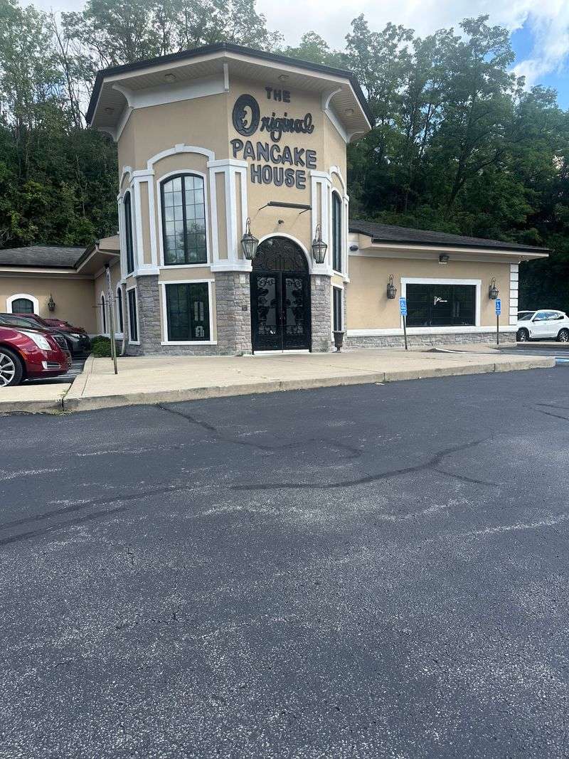 Short Hours Make It a True Breakfast and Lunch Destination Short Hours Make It a True Breakfast and Lunch Destination