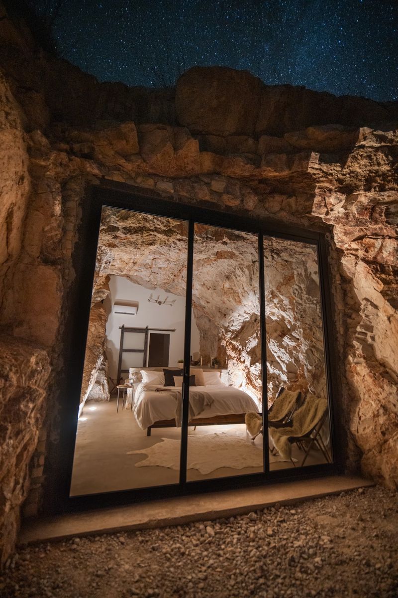 Sleep Underground in the Onyx Cave Sleep Underground in the Onyx Cave