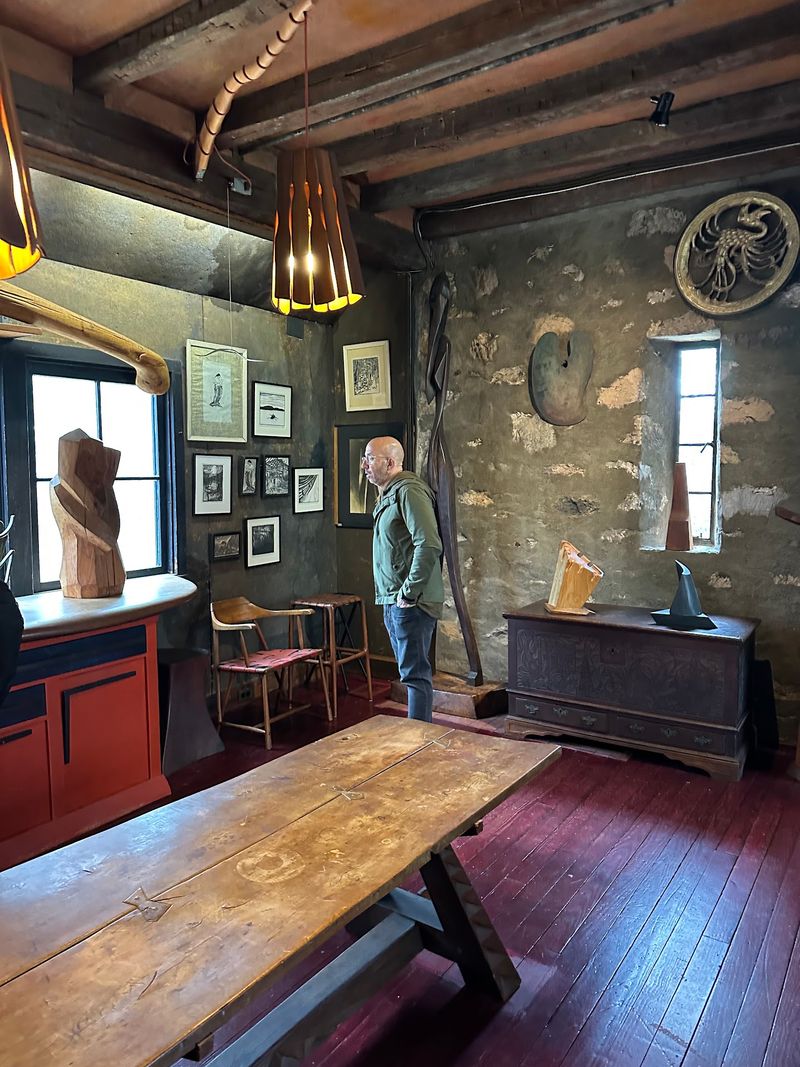 Small Tours Make the Visit Feel Personal Small Tours Make the Visit Feel Personal