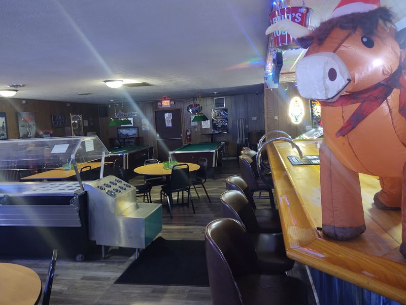Small-town atmosphere makes the meal feel bigger Small-town atmosphere makes the meal feel bigger