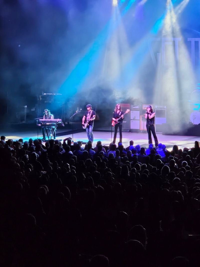 Sound That Carries Across the Venue Sound That Carries Across the Venue