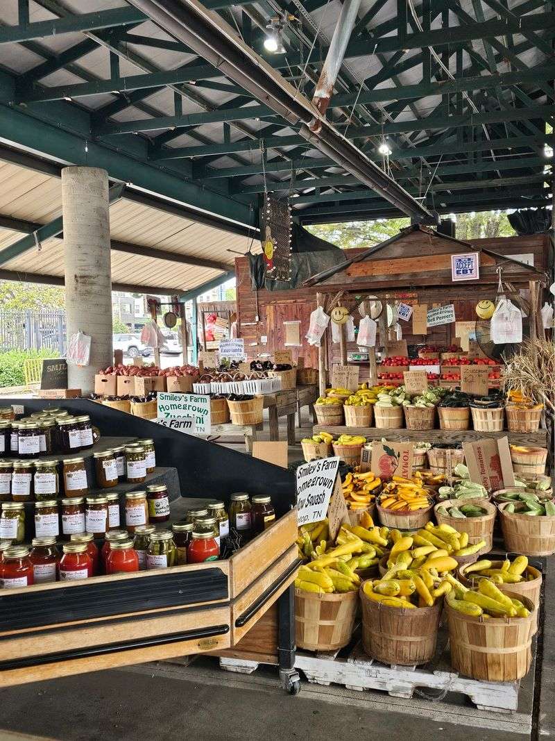 Start Your Visit by Browsing Fresh, Local Finds Start Your Visit by Browsing Fresh, Local Finds