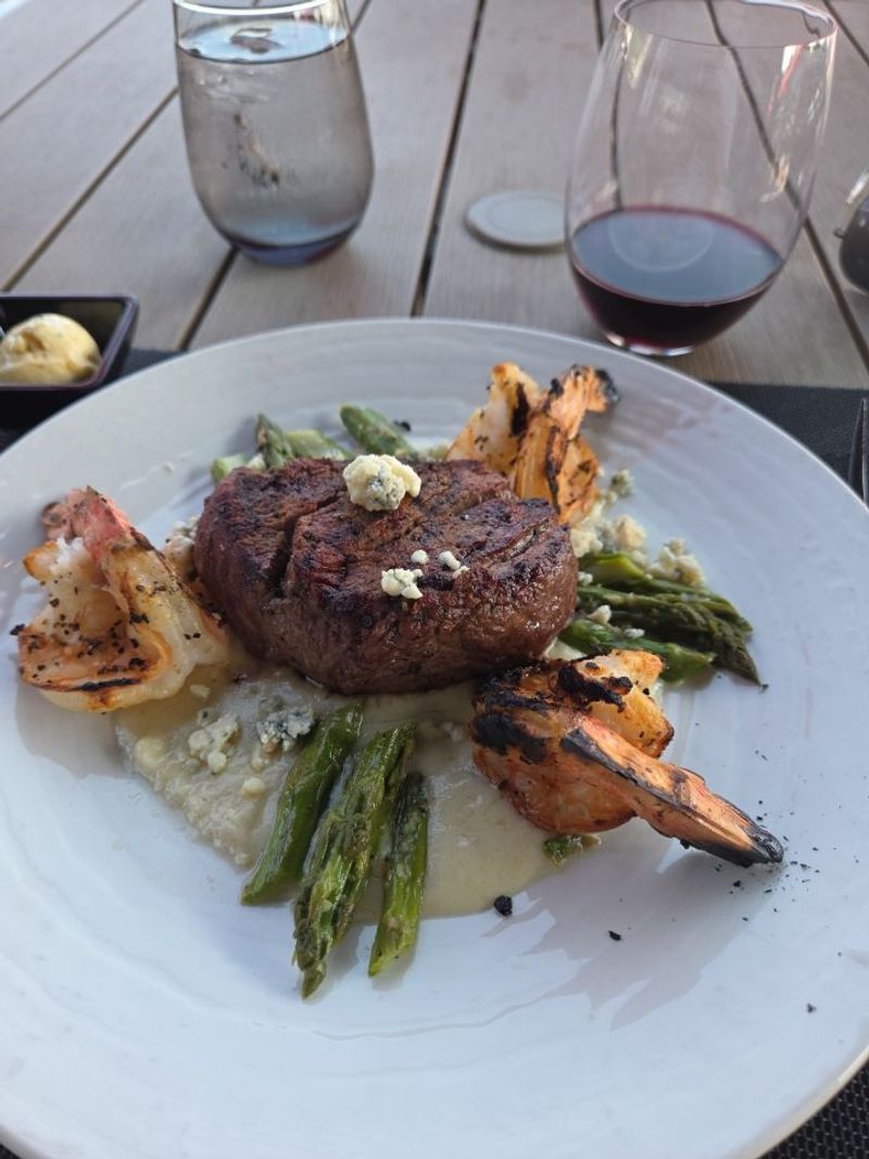 Steak and seafood that give people a reason to return
