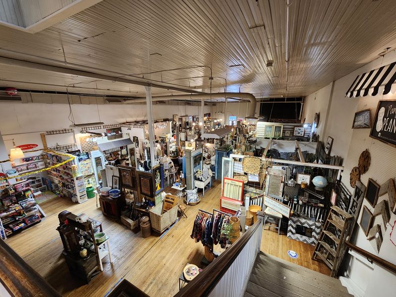 Step Inside Bleu 32 and Leave Ordinary Shopping Behind