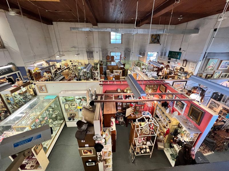 Summit Antiques Center - Summit