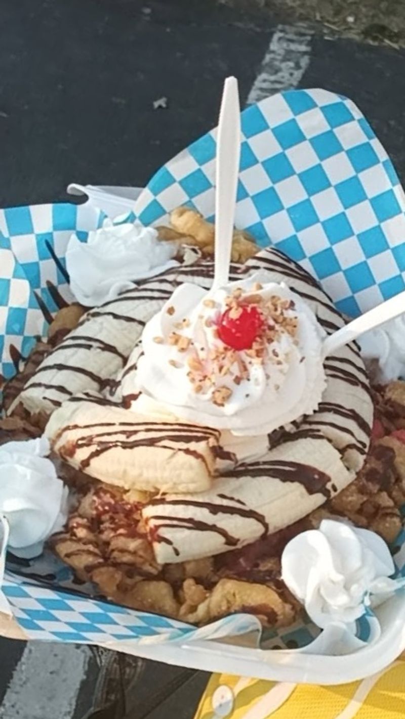 Sundaes and Banana Splits Go Big Sundaes and Banana Splits Go Big
