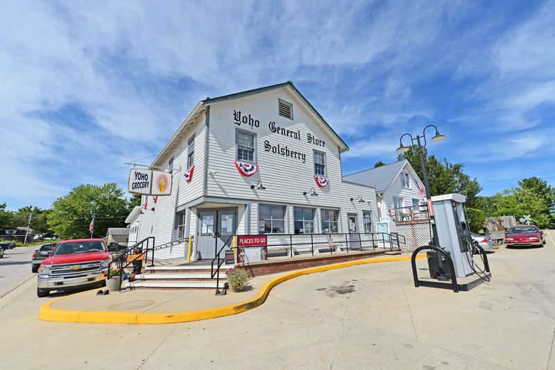 An Old-Fashioned Storefront With Instant Country Charm An Old-Fashioned Storefront With Instant Country Charm